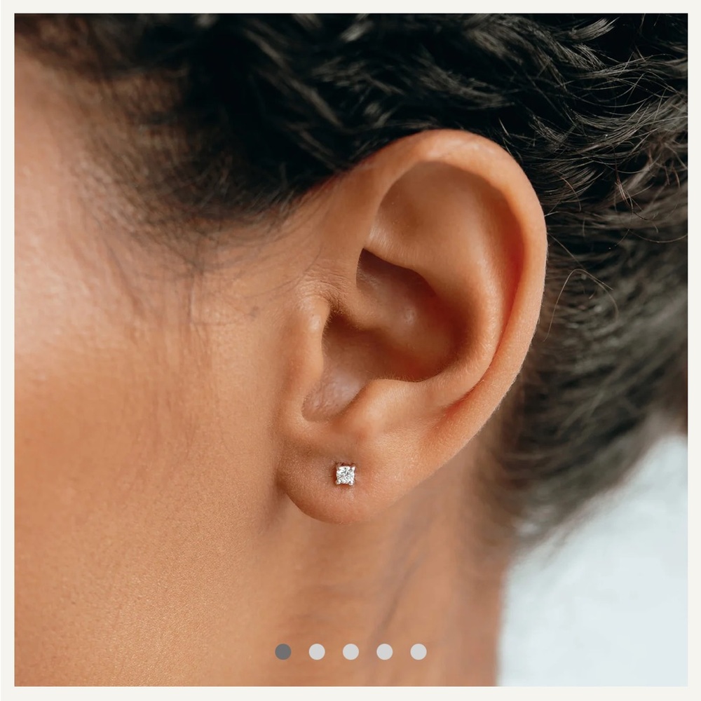 Linjer Aria 2.5 mm White Gold Diamond Studs